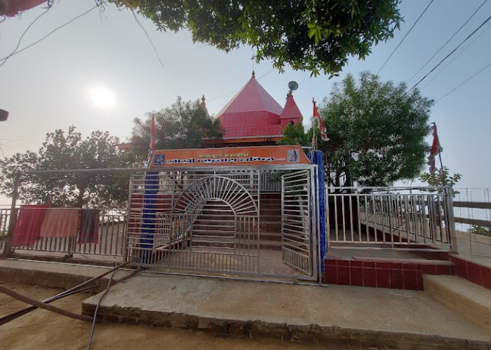 Devotees offering rituals at Chandranath